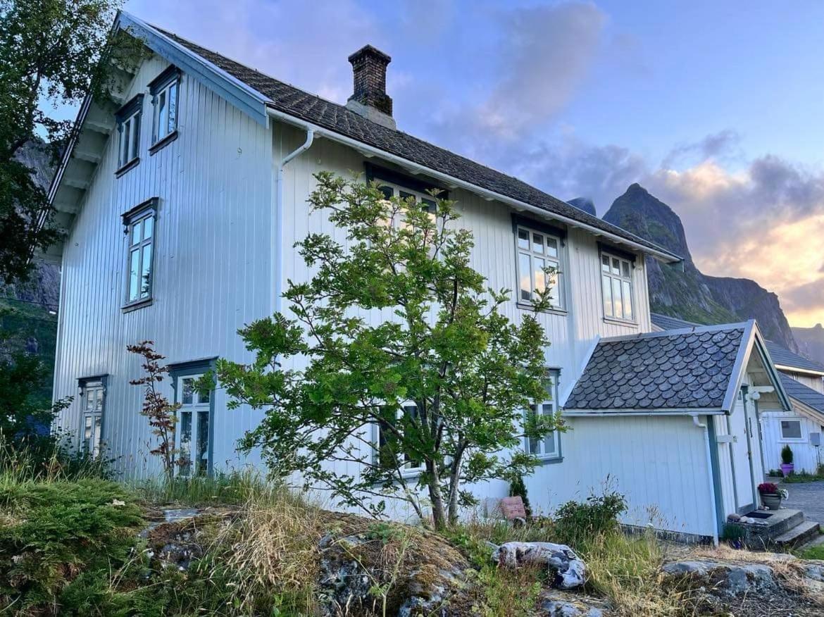 Det Gamle Hotellet Guesthouse Reine Exterior photo